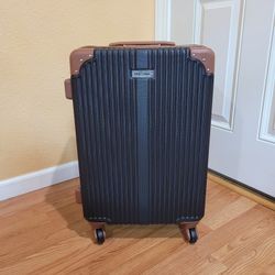 PRESTIGE Luggage. Size 24×15×9.5. NEW.