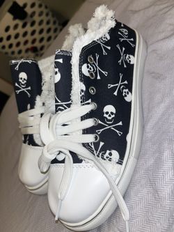 Woman’s Tennis Shoes 