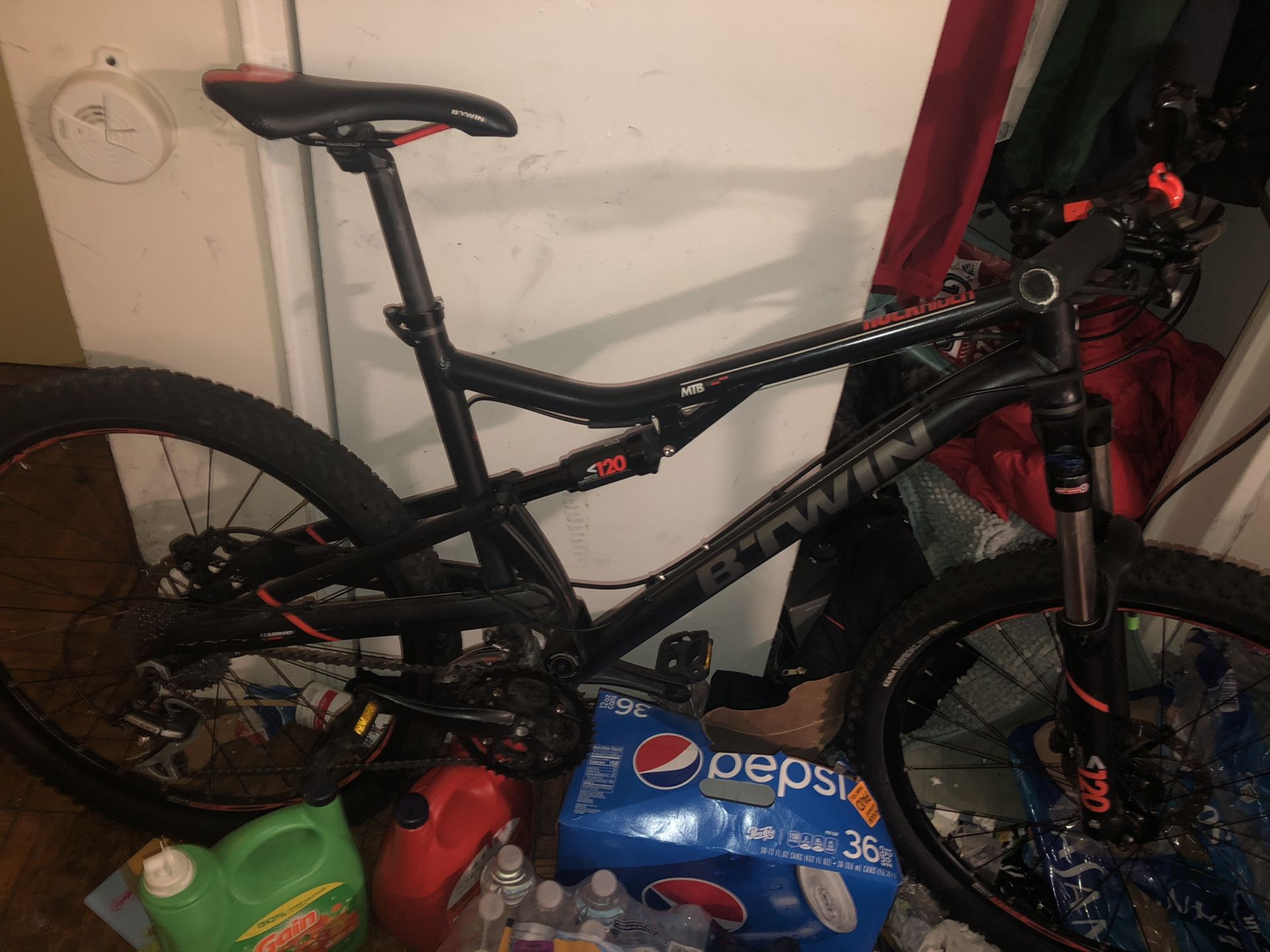 BTWIN Mountain Bike with Disc Breaks