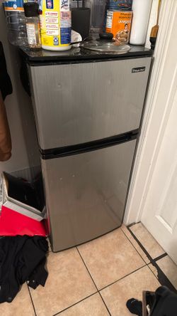 Magic Chef Refrigerator Medium