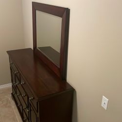 6 Drawer 2 Cubby Dresser With Vanity 