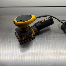 Dewalt Palm Sander 