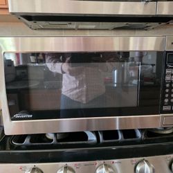 Panasonic Microwave with inverter 1250w 1.6 cu ft
