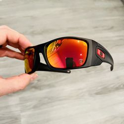 NEW Polarized Oakley Fuelcell With Original Packaging 