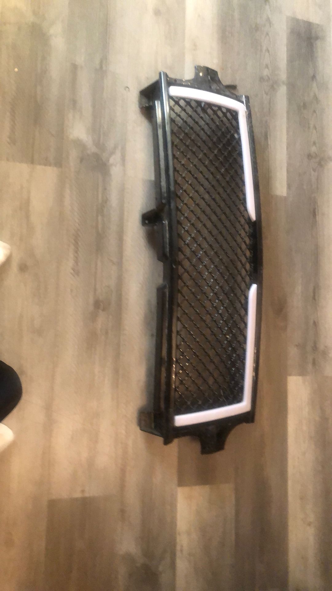 Used Grill It’s Just Missing The 2 Side Parts Fits A 2000- 2006 Chevy Silverado.