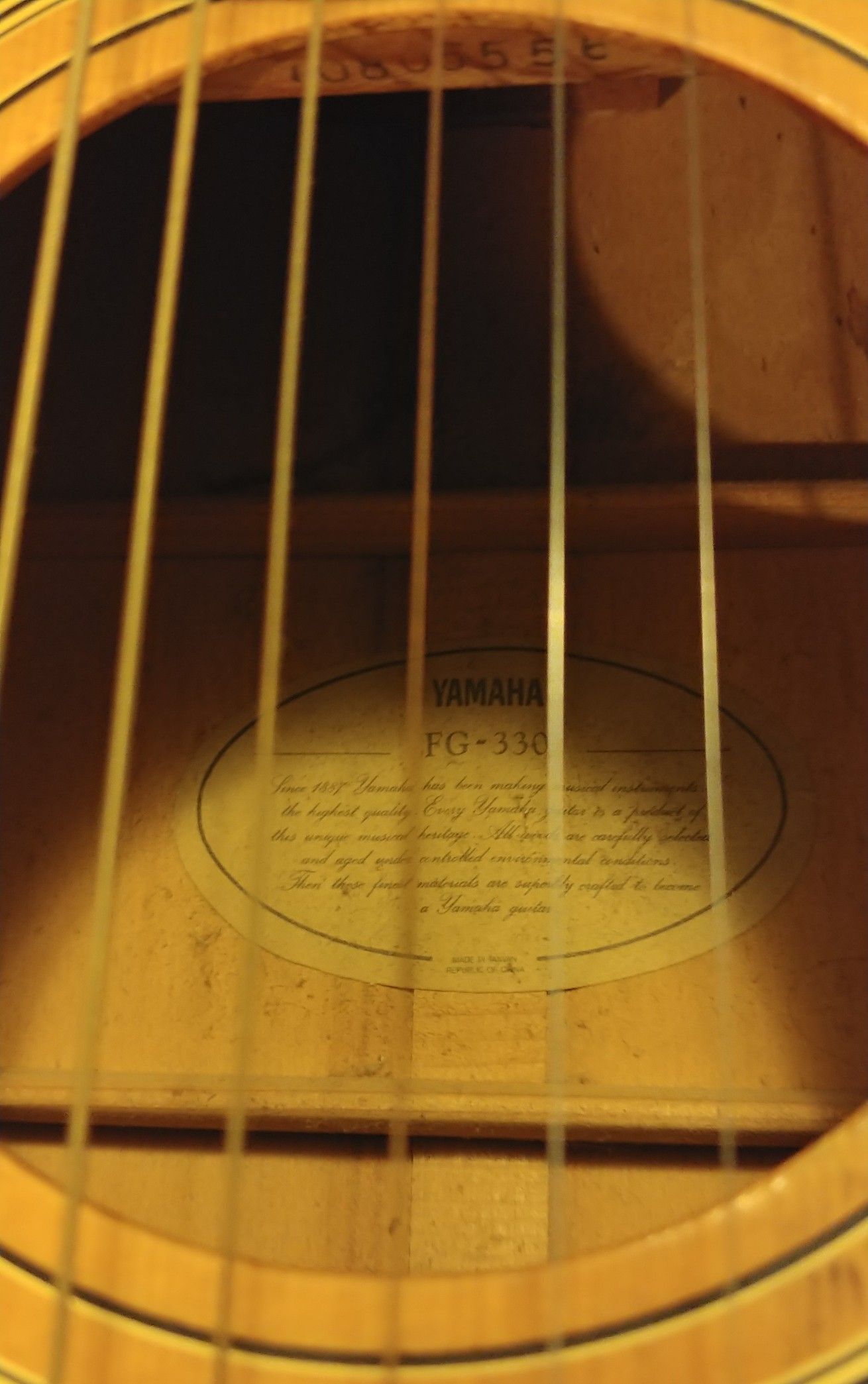 Yamaha fg sale 330 acoustic guitar