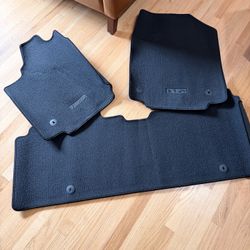 EV6 CARPET MATS OEM LIKE NEW