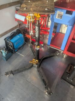 Arcan 1/2 ton hydraulic transmission jack