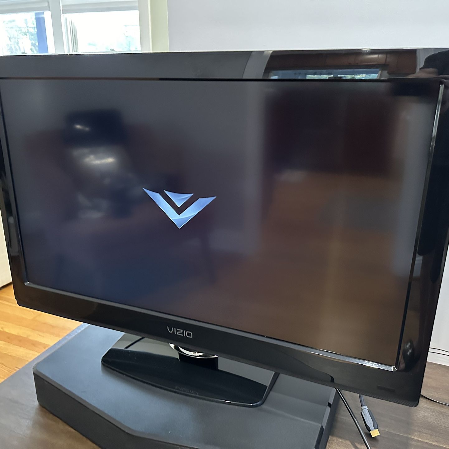 Vizio 32-Inches LCD TV and Sound base 