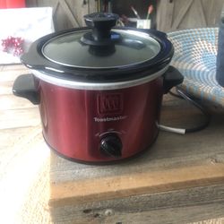 Small Crock Pot Brand NEW!