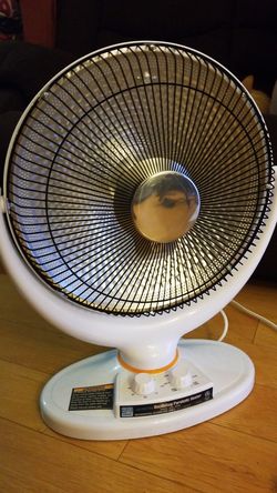 450/900 Watt Oscillating Parabolic Heater Rotating heat lamp for Sale in  Los Angeles, CA - OfferUp