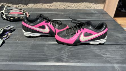 Nike girls softball cleats size 4.5 youth
