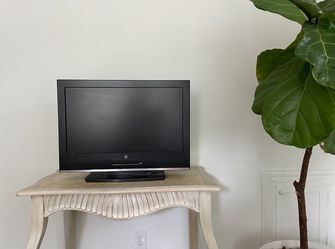 2010 Used Vintage Sony 26” TV Television