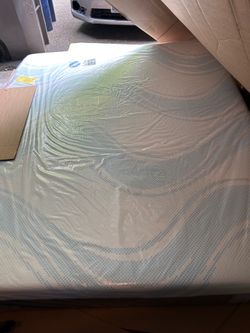 Brand new California king Tempur pedic adapt 2.0 breeze medium hybrid