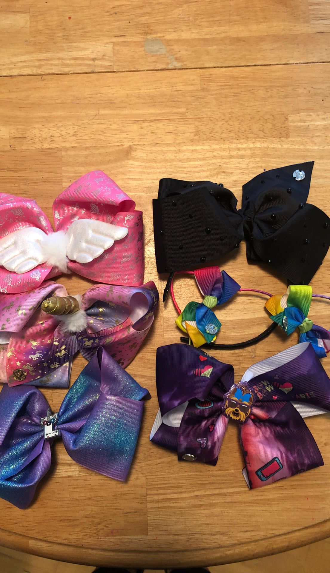 Jojo bows and two head bands