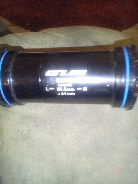 G U B Bottom Bracket, Ceramic 86.5 mm long 41 mm diameter