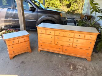 Wood Dresser and Nightstand Bedroom Set