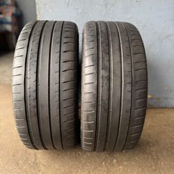 225/40/19. Michelín