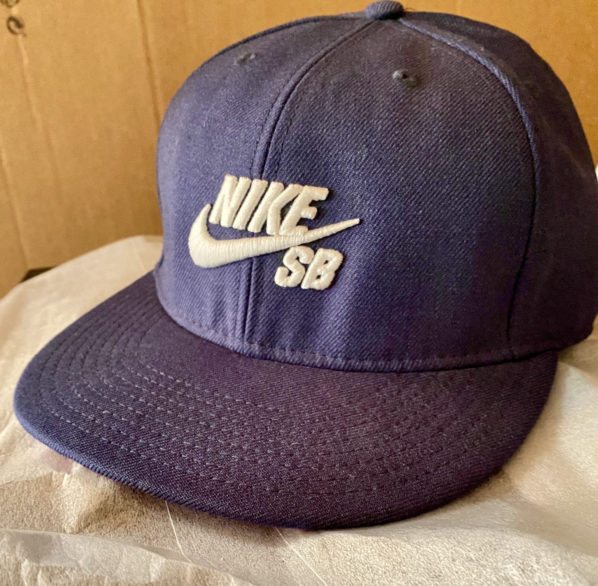 Rebajar Portavoz cómo Nike SB red/white/blue hat size 71/4 (58 CM) for Sale in Los Angeles, CA -  OfferUp