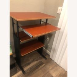 Nice Rolling Computer Desk