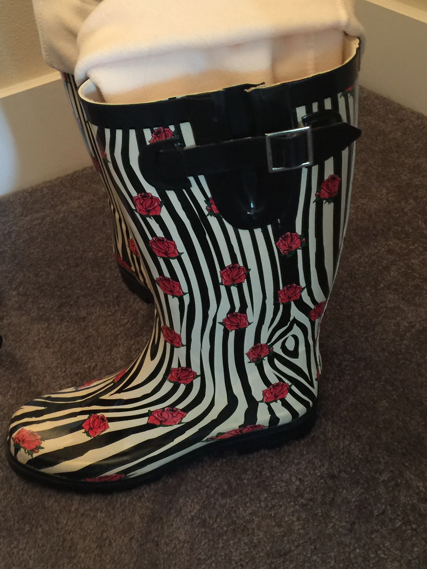 Chooka Women’s ladybug rain boots size 9 NICE