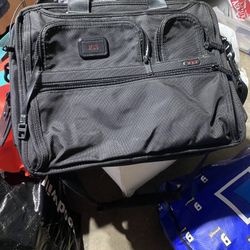 Tumi Alpha 2 Expandable Organizer Laptop Briefcase.