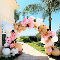 Outdoor Balloon Arch 