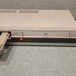 Sony SLV-D360P

 CD,DVD,CDR,MP3...VHS Player  Combo