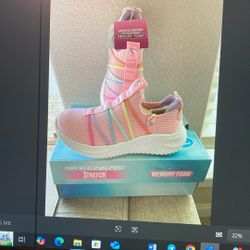 New SKECHERS Young Kid Shoe- Size 11.5 USA. Machine Washable. Air Cooled, Memory Foam