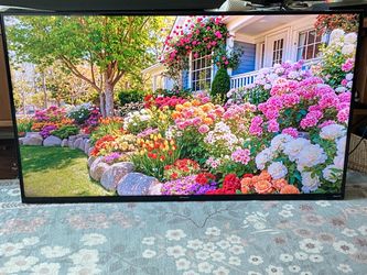 Hisense TV 43" Class 4K UHD LED LCD Smart Roku TV HDR R6 Series 43R6E3