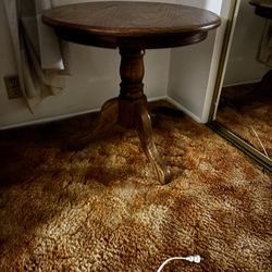 Solid Wood Round Pedestal Table – Accent / Side Table