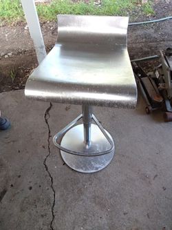 Up & Down Salon Chair