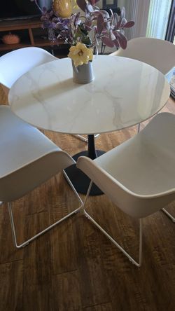 8 White Chairs