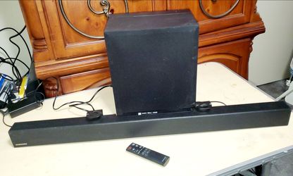 Samsung HW-K450 2.1 Soundbar System w/ Wireless Subwoofer + Remote Bluetooth HDMI in great working condition