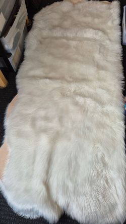 WHITE FAUX FUR RUG