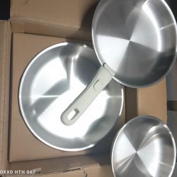 New ROOM SAVING FRYING PANS