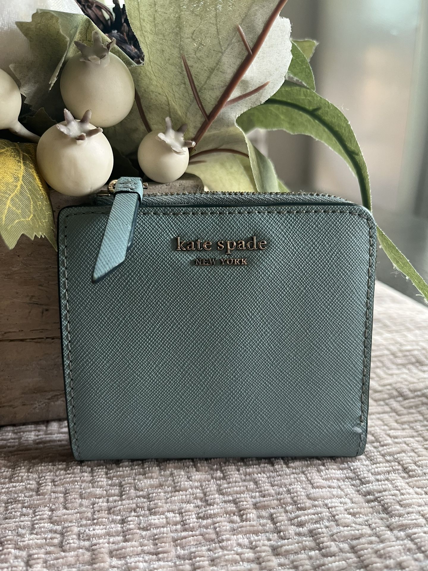 Kate Spade Cameron Small  L-Zip Bifold Wallet