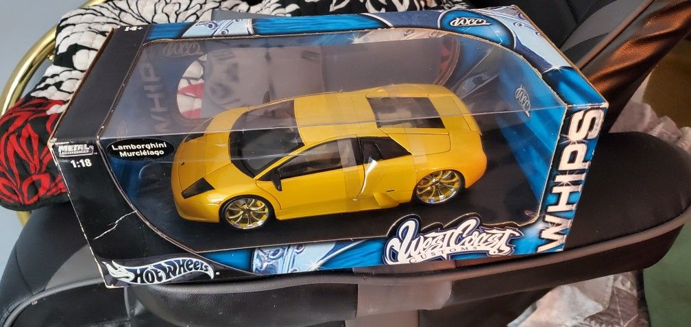 Hot Wheels 1:18 Lamborghini 