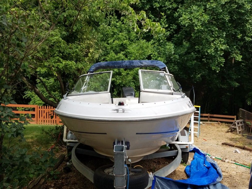 Bayliner Capri