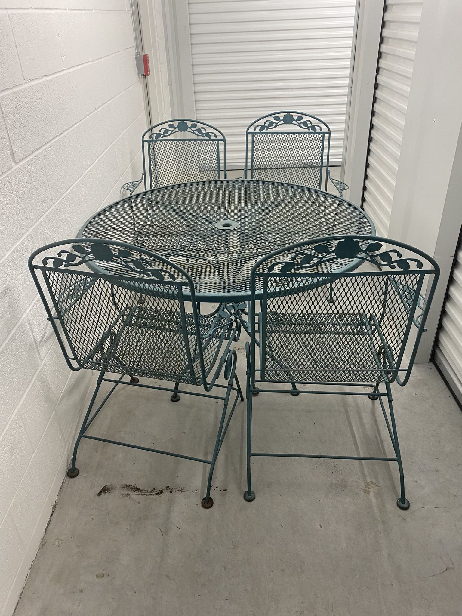 Green Patio Furniture 