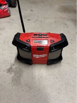Milwaukee 12v. Radio