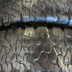 35x12.50/18 Bfgoodrich all Terrian Ko2 🔥