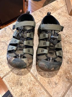 Keen Sandals-Youth size 12