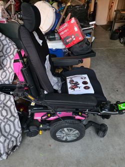 Quantum Edge Power Wheelchair tilt & power legrest