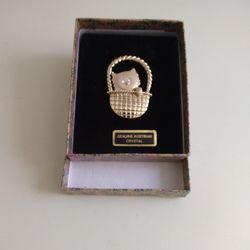 Vintage 😺 Cat  In Basket 🧺 Pin