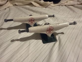 Independent Stage 11 Leo Romero Hollow Skateboard Trucks