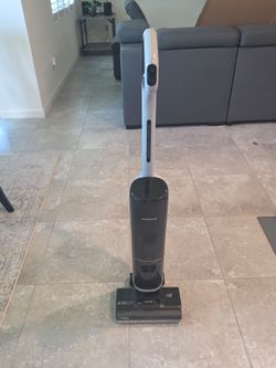 Dreame H14 Smart Wet & Dry Vacuum Cleans & Mops – Like New Condition (Used less than 5x)