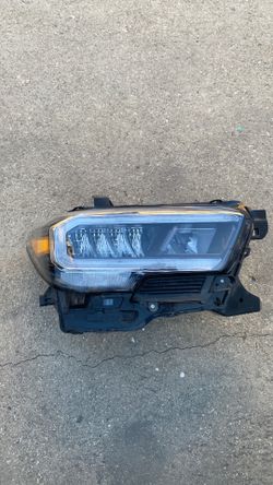 Headlight Toyota Tacoma 2021-2023