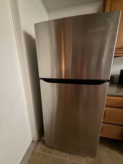 LG refrigerator/4 yrs