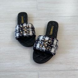 Chanel Woman’s Pearl Sandals Black 7 US / 37 EU